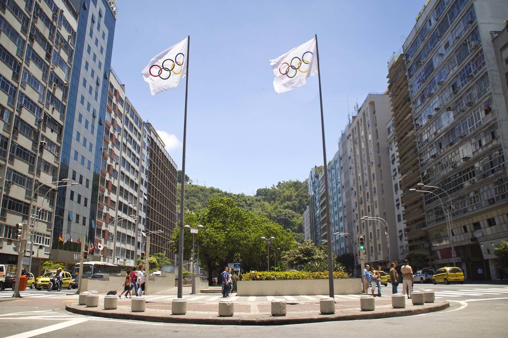 Completo Na De Copacabana, 3 , Em Andar Alto Com Vista Mar, Ar ,wifi, Tv Canais A Cabo, Pauloangerami Mvc18 Apartamento