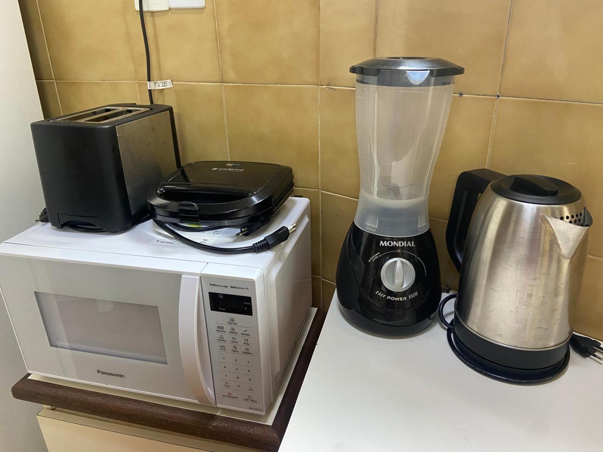 Completo Na De Copacabana, 3 , Em Andar Alto Com Vista Mar, Ar ,wifi, Tv Canais A Cabo, Pauloangerami Mvc18 Apartamento *