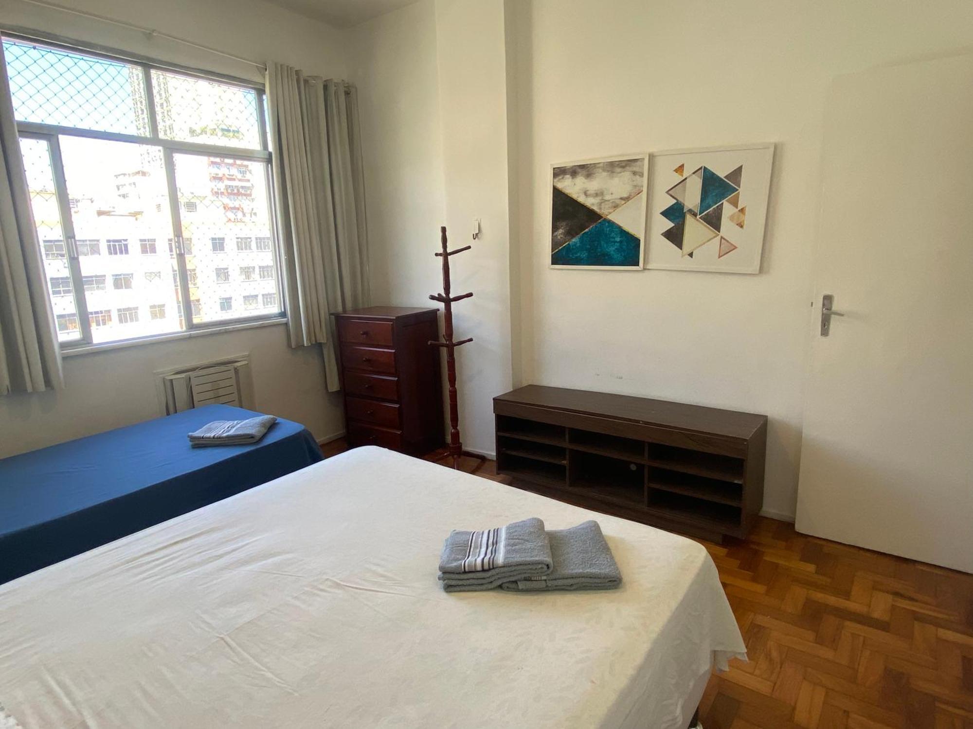 Completo Na De Copacabana, 3 , Em Andar Alto Com Vista Mar, Ar ,wifi, Tv Canais A Cabo, Pauloangerami Mvc18