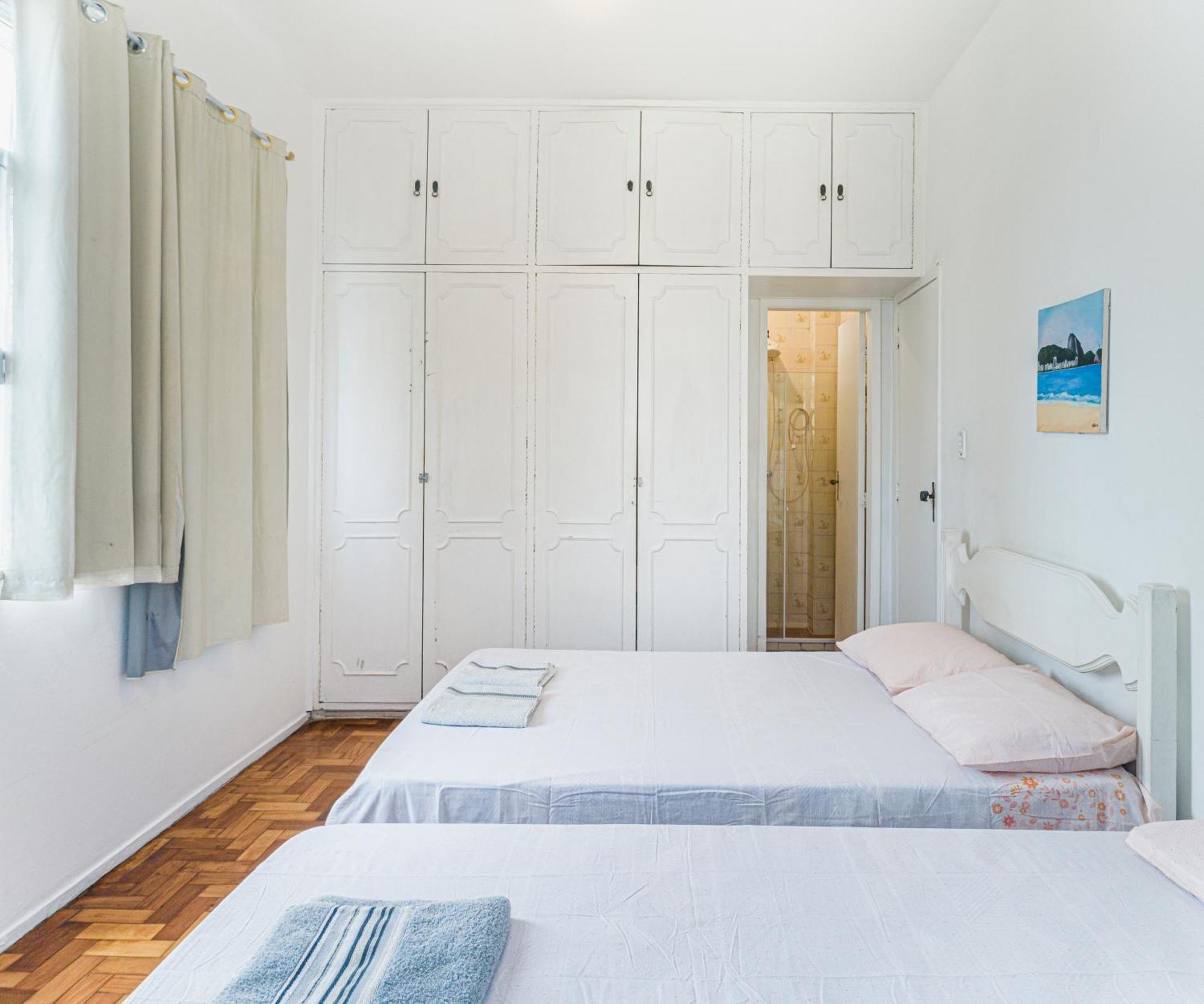 Completo Na De Copacabana, 3 , Em Andar Alto Com Vista Mar, Ar ,wifi, Tv Canais A Cabo, Pauloangerami Mvc18 Apartamento