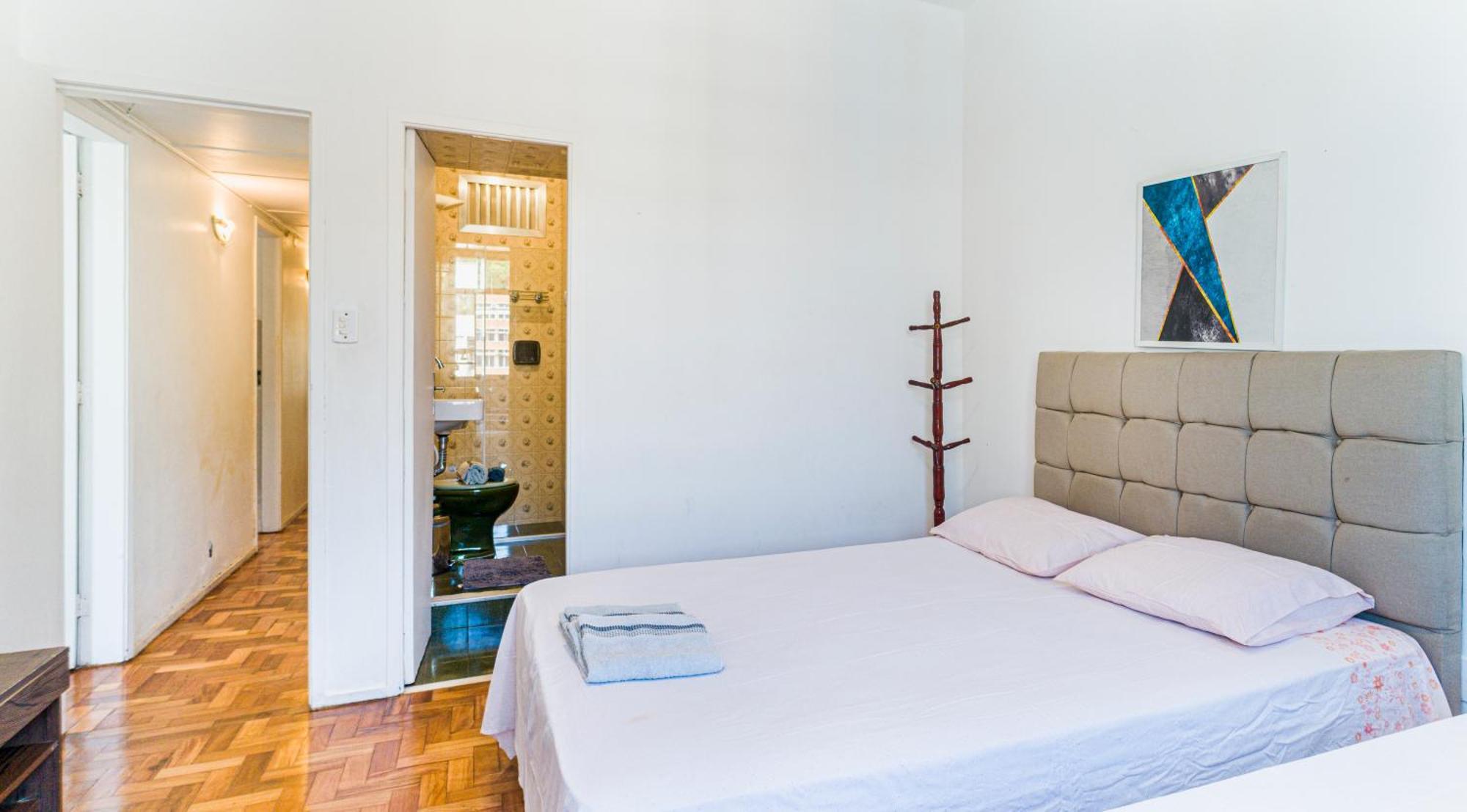 Completo Na De Copacabana, 3 , Em Andar Alto Com Vista Mar, Ar ,wifi, Tv Canais A Cabo, Pauloangerami Mvc18 *